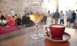 Read more about the article האם תוכלו לשתות קפה ויין ביחד?